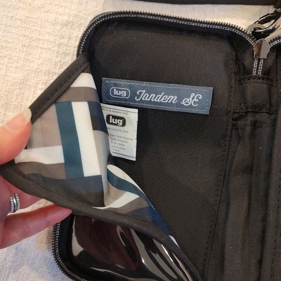 Lug Tandem SE RFID Wristlet Black Zip Wallet Black NWOT - Picture 3 of 7